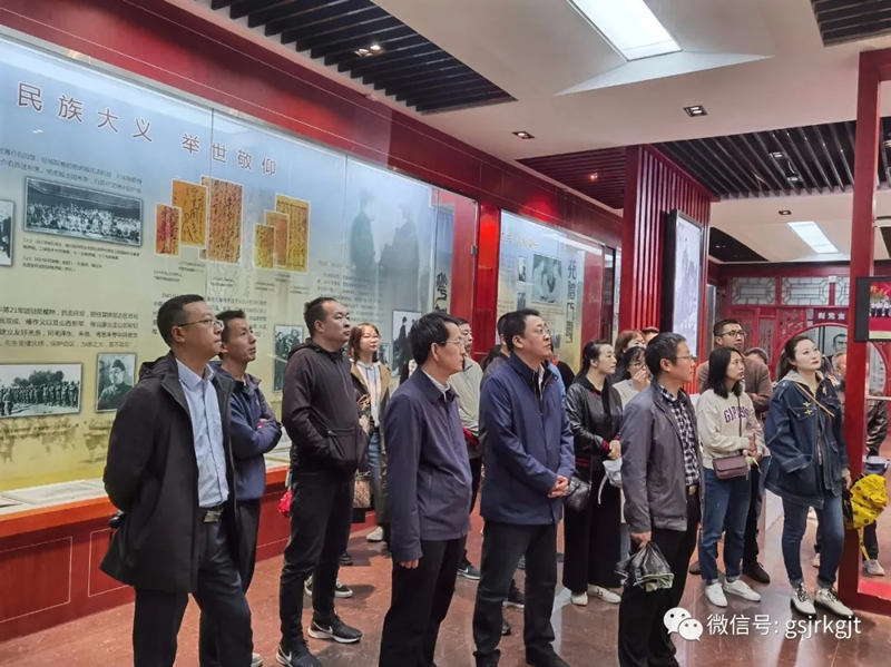 天水市政府金融辦、甘肅金控天水擔(dān)保公司、天水卓雅服飾公司黨支部聯(lián)合舉行主題黨日活動